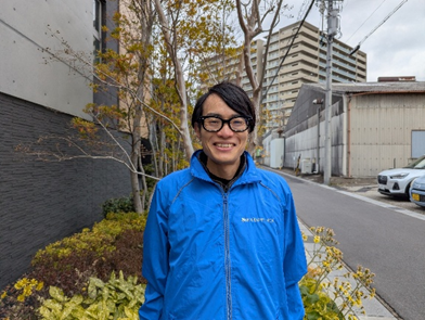 当店すぐ近くの茶畑で撮影